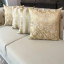 Ver imagem 2 de Kit 4 Capas de Almofadas Floral e Listrado Dourado 45cmx45cm
