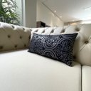 Ver imagem 2 de Almofada Retangular Luxo Arabesco Preto e Prata 50x28cm