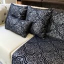 Ver imagem 5 de Kit Manta Arabesco, 2 Capas de Almofada e 1 Almofada Retangular Luxo Preto e Prata 45cmx45cm