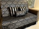 Ver imagem 6 de Kit Manta Arabesco, 2 Capas de Almofada e 1 Almofada Retangular Luxo Preto e Prata 45cmx45cm