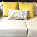 Ver imagem 1 de Kit 3 Almofadas Composê Veludo Amarelo Liso e Floral Cinza