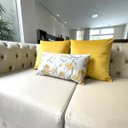 Ver imagem 4 de Kit 3 Almofadas Composê Veludo Amarelo Liso e Floral Cinza