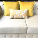 Ver imagem 2 de Kit 3 Almofadas Composê Veludo Amarelo Liso e Floral