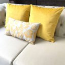 Ver imagem 1 de Kit 3 Almofadas Composê Veludo Amarelo Liso e Floral