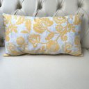 Ver imagem 2 de Almofada Retangular Geométrico Amarelo e Bege Sued Premium 50x28cm