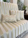 Ver imagem 3 de Kit Manta Listrado, 2 Capas de Almofada e 1 Almofada Retangular Luxo Branco com Dourado 45cmx45cm