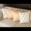 Ver imagem 3 de Kit 4 Capas de Almofadas Composê Capitonê Bege e Dourado Liso 45cmx45cm