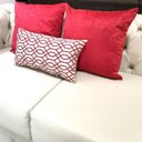 Ver imagem 2 de Almofada Retangular Geométrico Vermelho Sued Premium 50x28cm