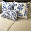 Ver imagem 1 de Kit 3 Almofadas Composê Floral e Geométrico Azul Sued Premium