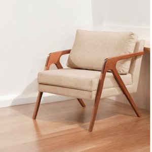 Poltrona Mona Linho Bege Sofisticado Sala Pé Madeira Maciça