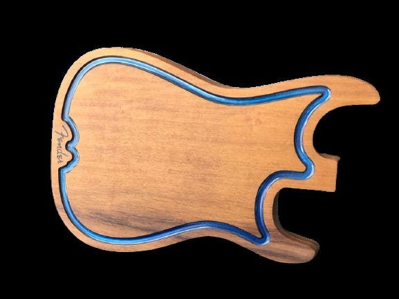 Tabua de churrasco guitarra com resina azul - 3
