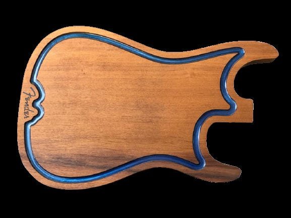 Tabua de churrasco guitarra com resina azul - 2