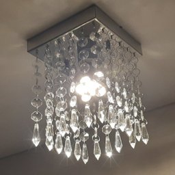 Lustre Em Cristais Acrílicos Alto Brilho Com 15 Cm De Altura - 2