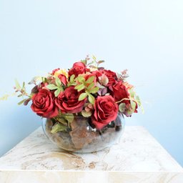 Arranjo de Flores Artificiais Rosas Vermelhas e Peônias no Vaso de Vidro - 8 Arranjo de Flores Artificiais Rosas Vermelhas e Peônias no Vaso de Vidro - 8