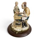Ver imagem 5 de Escultura Decorativa em Porcelana a Menina e o Sapateiro 28X26X26cm