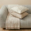 Ver imagem 1 de Kit Manta e Almofadas Decorativas para Sofá Cali Bege - Nexta Casa