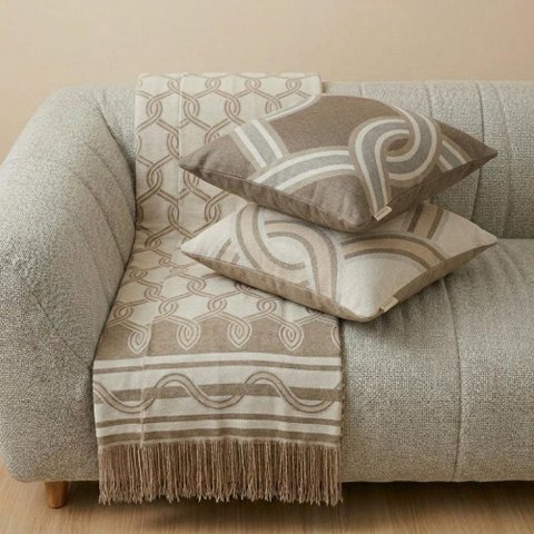 Kit Manta e Almofadas Decorativas para Sofá Argélia Caramelo - Nexta Casa