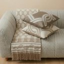 Ver imagem 1 de Kit Manta e Almofadas Decorativas para Sofá Argélia Caramelo - Nexta Casa
