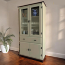 Ver imagem 1 de Cristaleira de Madeira 4 Portas 1 Gaveta Pés Torneados 308- Verde Chá com Tampo e Base Imbuia Glazer