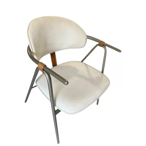 Cadeira Linea Bronze Sofisticação Atemporal com Acabamento Metálico e Design Exclusivo