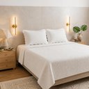 Ver imagem 4 de Colcha Matelassê Queen 2 Porta Travesseiros Brancos Quadrat Toque 180 Fios Lyor Cama Posta
