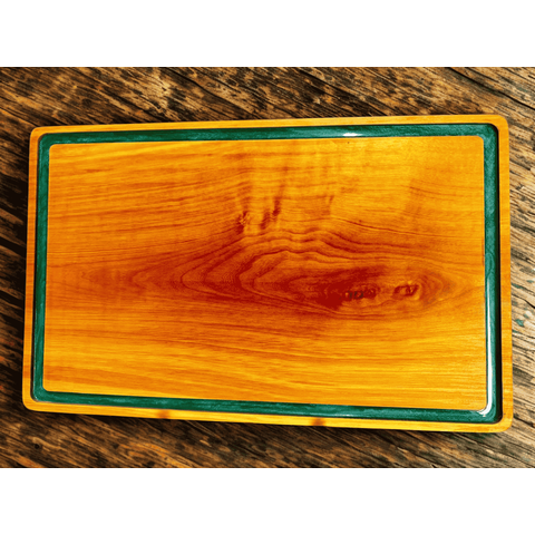 Tábua de Carne Goiabão com Detalhe em Resina Epóxi Verde