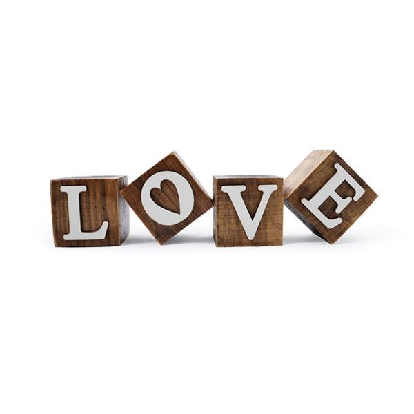 Palavra love em madeira com coração vazado 6x6x6 cm - 3