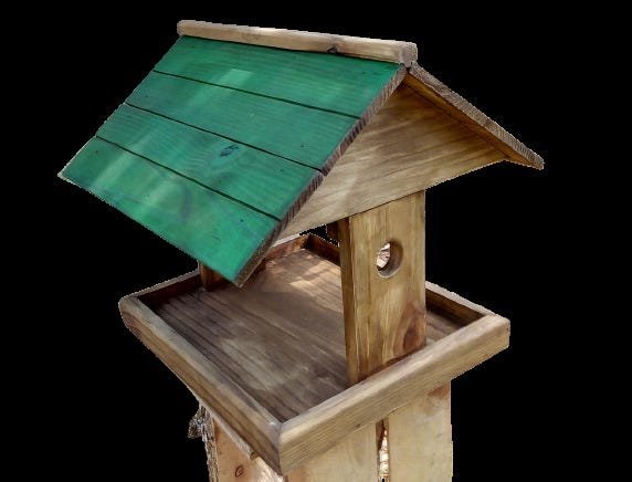 Casinha Comedouro Pequena Para Pássaros em Madeira Rústica telhado Verde com gancho e corrente - 1