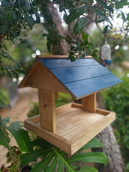 Casinha Comedouro Para Pássaros em Madeira Rústica telhado Azul - 3