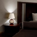 Ver imagem 2 de Abajur Pequeno para Quarto Bola Marrom e Palha Ganash com Cúpula 38x23 Cm