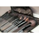 Ver imagem 2 de Kit Pincéis Maquiagem Profissional 24 Peças em Madeira com Estojo Organizador Preto