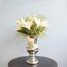 Arranjo de Lírios Branco e Flores do Campo Artificial no Vaso Prateado | Linha Permanente - 1