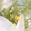 Ver imagem 4 de Arranjo de Lírios Branco e Flores do Campo Artificial no Vaso Prateado | Linha Permanente