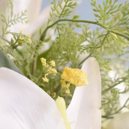 Arranjo de Lírios Branco e Flores do Campo Artificial no Vaso Prateado | Linha Permanente - 4