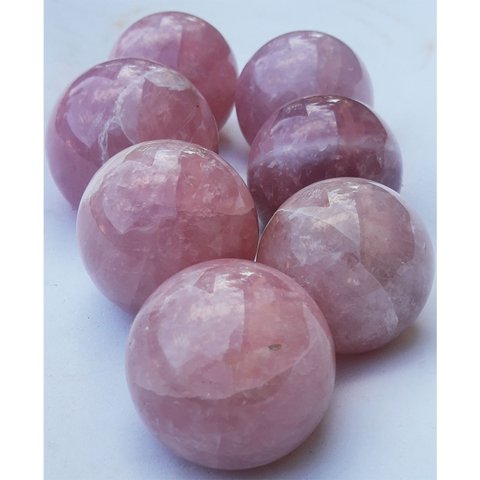 BOLA KIT COM 7 QUARTZO ROSA DE 4,1 A 5 CM PESO 974GR BOLAS DE 4,3 A 5CM PESO 974GR