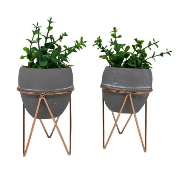 dois-vasos-de-cimento-com-p-de-metal-rose-gold-moderninho-madeiramadeira