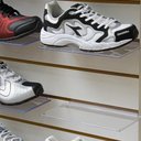 Ver imagem 5 de 40 Expositores de Calçados Adultos para Painel Canaletado Sapatos Tênis Lojas