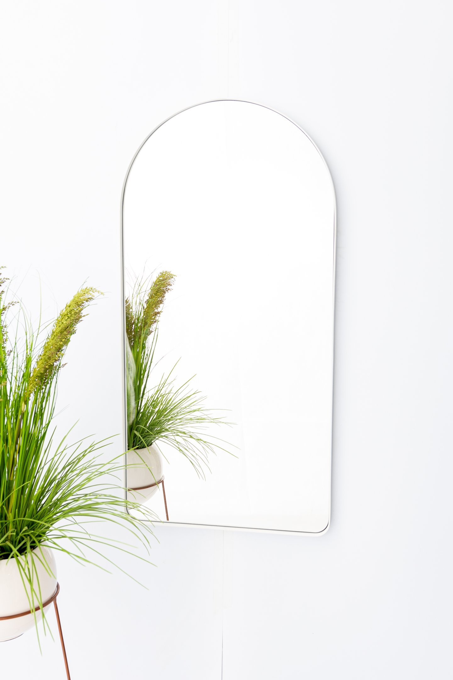 Espelho Decorativo Oval Janela Base Reta com Moldura Metal Branco 100 X 50 Cm - 2