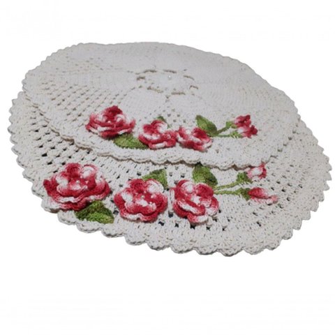 Tapete Branco com Flor de Crochê Artesanal
