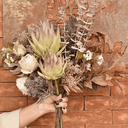 Ver imagem 2 de Buquê Majestoso de Proteas e Folhas Envelhecidas Artificial 70cm | Beleza Atemporal na Formosinha