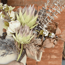 Ver imagem 4 de Buquê Majestoso de Proteas e Folhas Envelhecidas Artificial 70cm | Beleza Atemporal na Formosinha