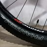 Bicicleta FIRST Lunix aro 29 - 11v Shimano Deore - Rodas Absolute Prime - Suspensão Absolute Prime - 12
