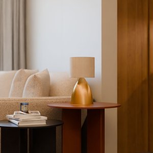 Abajur Luminária de Mesa Dourado Bojudo com Cúpula de Algodão Bege para Sala, Quarto, Cama Cabeceira