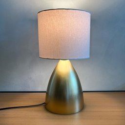 Abajur Luminária de Mesa Dourado Bojudo com Cúpula de Algodão Bege para Sala, Quarto, Cama Cabeceira - 5