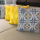 Ver imagem 2 de Kit 4 Capas de Almofadas Arabesco Preto e Amarelo Listrado 45cmx45cm
