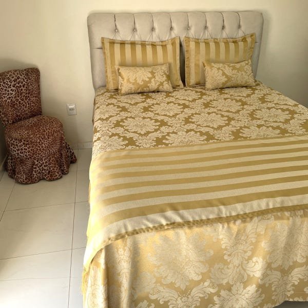 kit Cama King Cobre Leito, 2 Porta Travesseiros, 2 Almofadas Retangulares e Peseira Dourado - 5