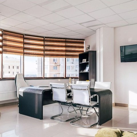 Kit 2 Cadeiras Office Manhattan Base Fixa Pu Várias Cores Braços Fixos - Fratini