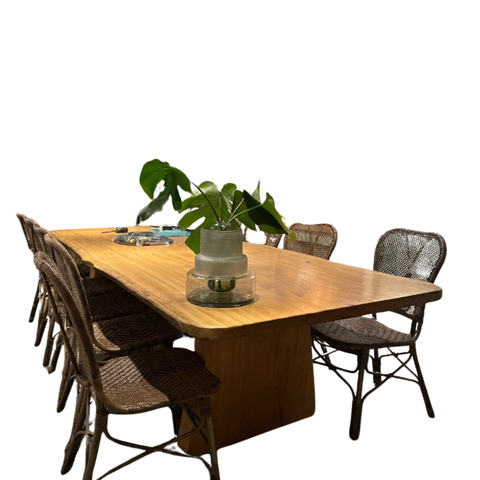 Mesa Jantar 2,00m Madeira Maciça Pequiá Borda Orgânica 8 Lugares Base Ferro Martinez