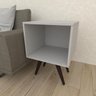Mesa lateral moderna em mdf cinza com 4 pés inclinados em madeira maciça cor tabaco - 1