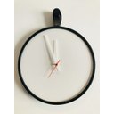 Ver imagem 2 de Relógio Short Strip Preto Alça Preta Mostrador Branco 40 cm